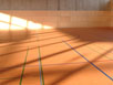 flächenelastischer Sportboden mit orangenem Linoloberbelag