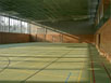 grüner flächenelastischer Sportboden mit PUR-Oberbelag
